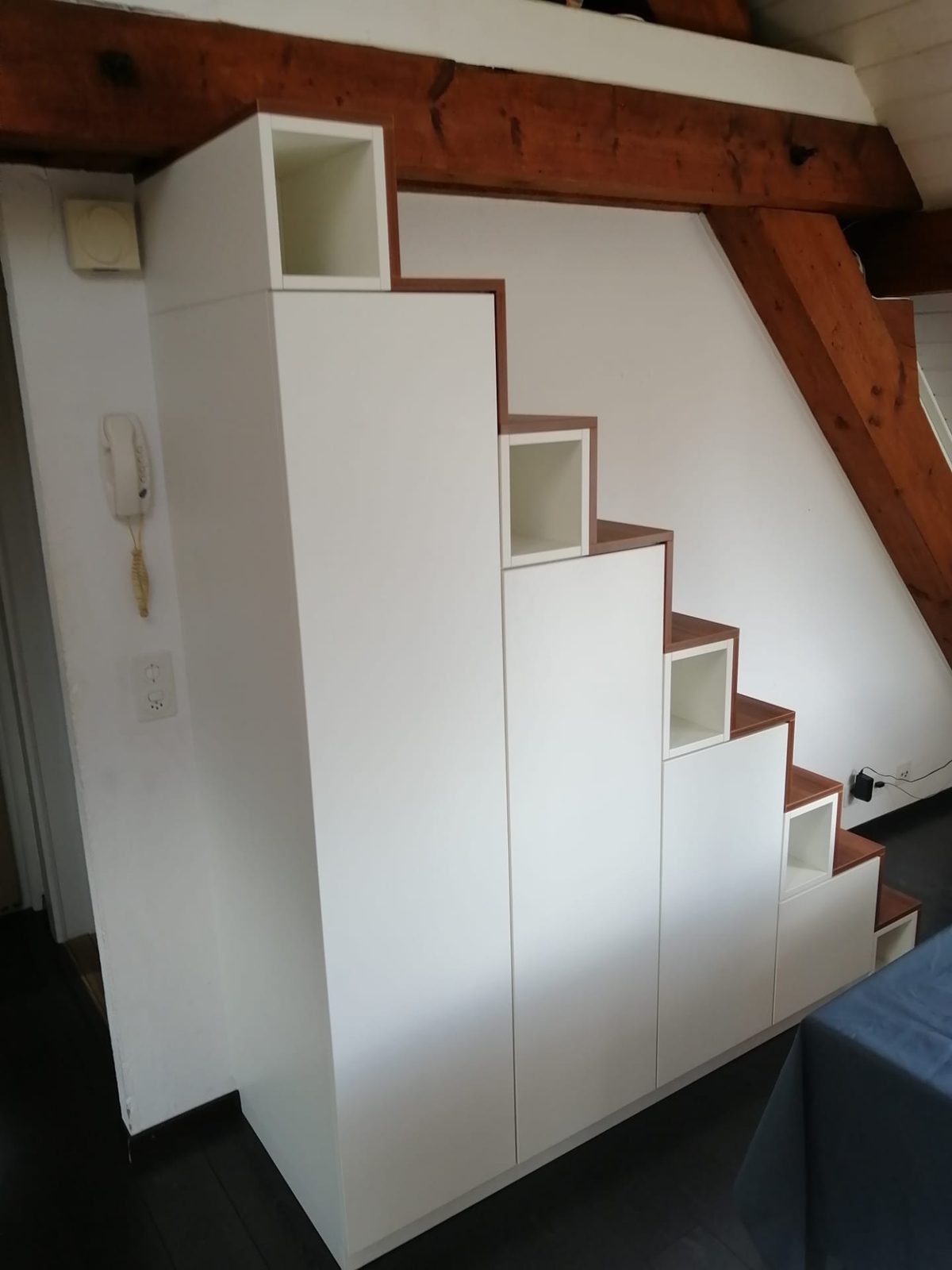 Armoire sur mesure sous pente de toit